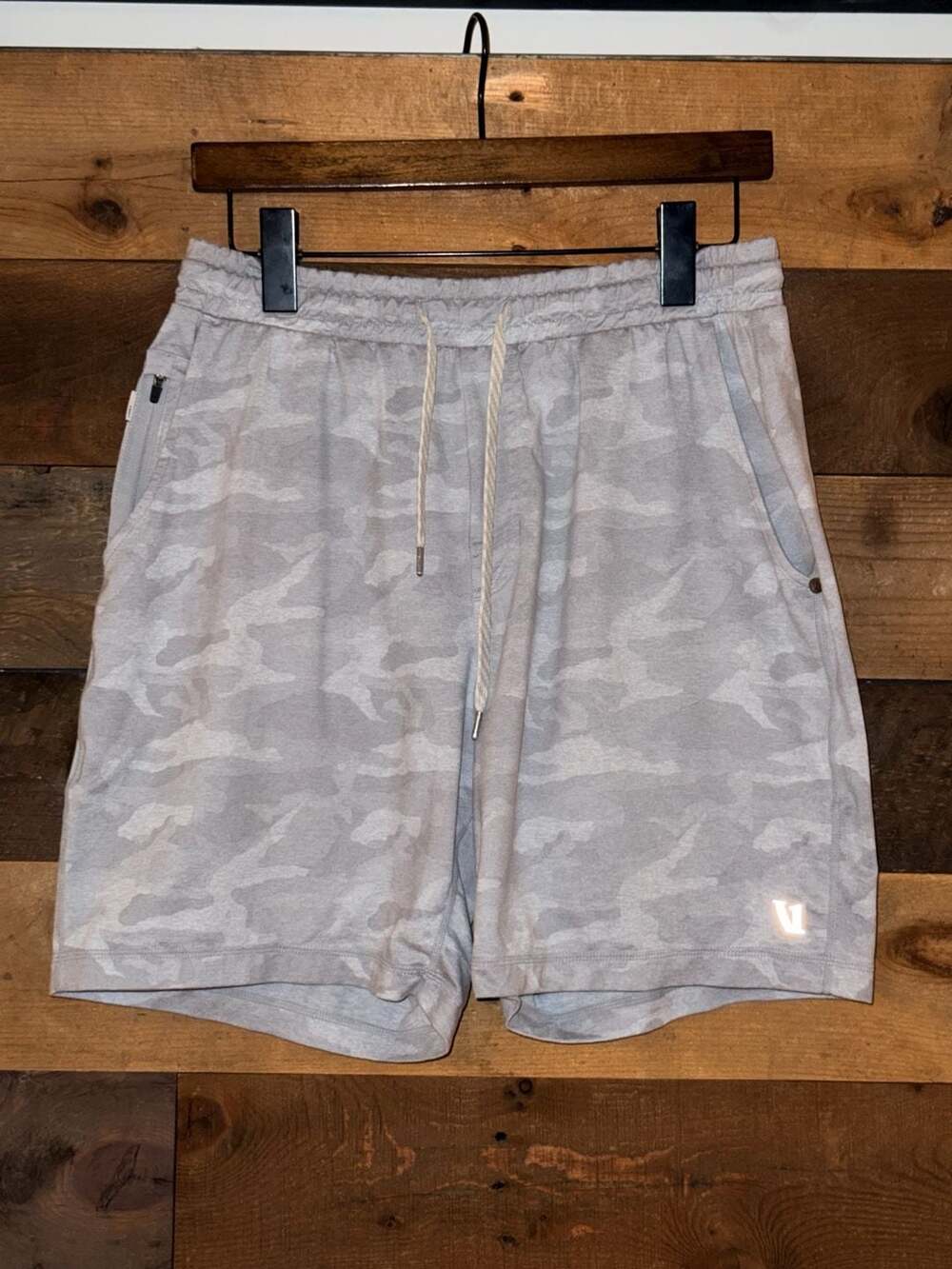 Vuori Performance Shorts Gray Camo Size Medium 0416